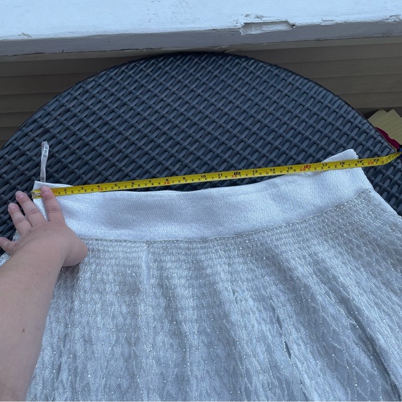 GEMY MAALOUF Shimmery Silver Short Skirt with Beaded Details Size 16/18 - Picture 10 of 13